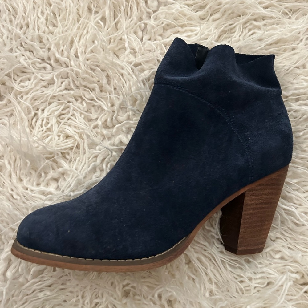 Navy blue 3/4 zip booties